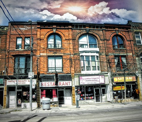 street windows sunset sky toronto canada west st architecture store arch w large queen on fronts onasill