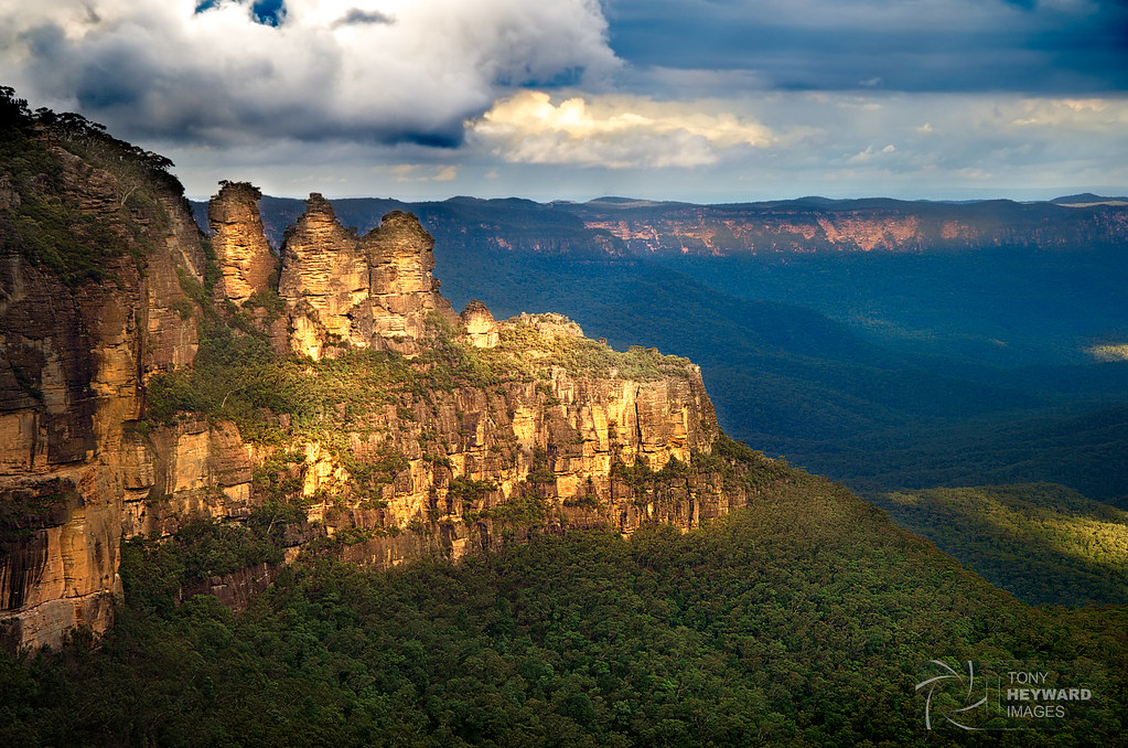 The Three Sisters - Katoomba, Blue Mountains Australia. Image courtesy of Tom Heyward Flickr CC