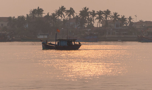 sunrise river haze seasia vietnam fishingboats donghoi
