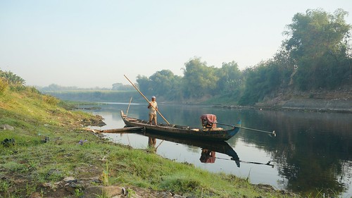 river indonesia java boat traditional javanese ngawi bengawansolo