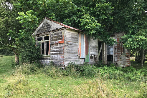 old house home head teacher rural buildin abandoned derelict dilapidated paemako piopio waitomo district waikato newzealand nz