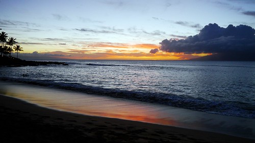 ocean sunset sun seascape tourism water clouds island hawaii maui palm pacificocean tropics napilibay slddigital travelandleisuremagazine