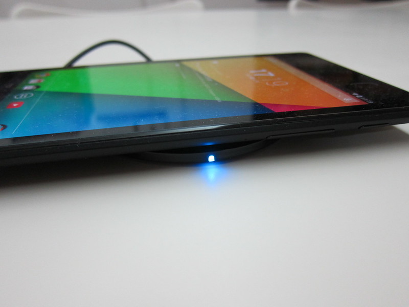 Anker Ultra-Slim Qi-Enabled Wireless Charging Pad - Charging Nexus 7