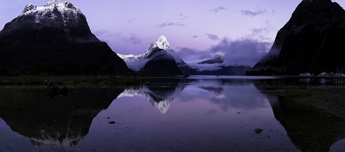 ocean newzealand sky snow mountains clouds sunrise reflections landscape mar purple nieve silhouettes paisaje paisagem céu amanecer cielo nubes neve nuvens reflexos siluetas montanhas violeta reflejos montañas oceano novazelândia nascerdosol atmosphericperspective nuevazelanda morado silhuetas 2013 perspectivaatmosférica