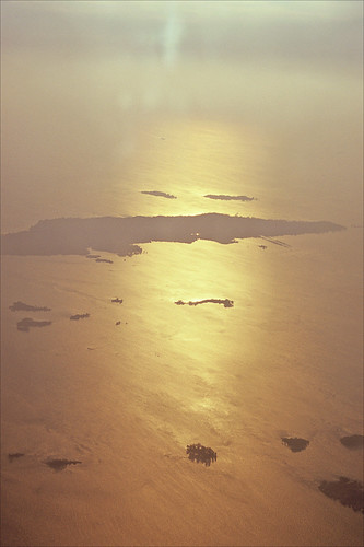 sunset sea water fog geotagged islands golden haze singapore asia smoke slide velvia transparency fujichrome relfection southchinasea leiva r6 leicar6 ronlayters slidefilmthenscanned geo:lat=2155325131480931 geo:lon=104153839351565