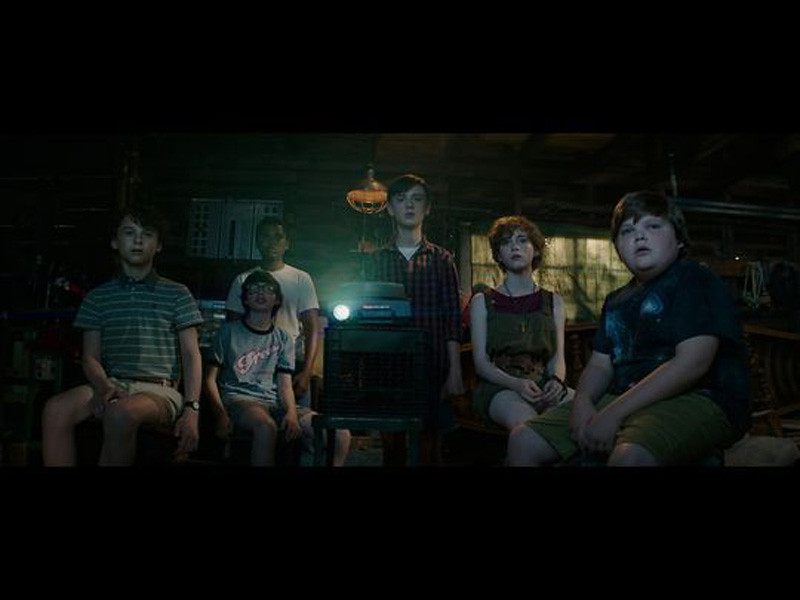 creepy-new-photos-from-stephen-kings-it-feature-pennywise-and-the-losers-club