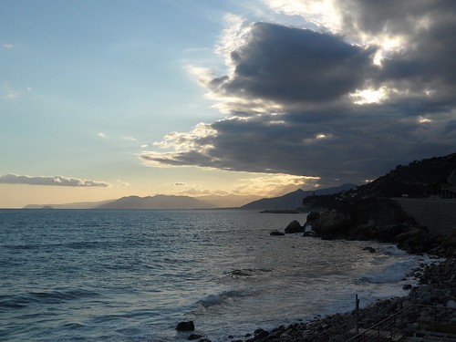 varigotti sunset tramonto costa coast ligure liguria italia italy ponente cielo sky sea mare marina clouds nuvole seascape paesaggiodimare