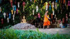 2013-11-12 Thailand Day 05, Wat Phan Tao, Chiang Mai, Loy Kratong Preperations