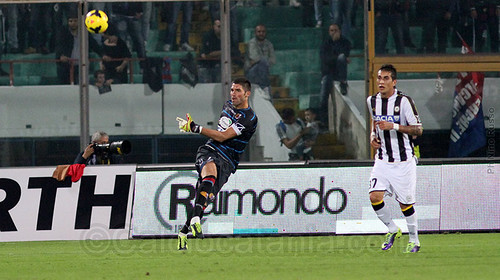 Mariano Andujar in azione contro l'Udinese.