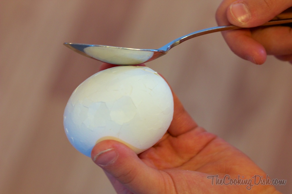 how-to-peel-a-hard-boiled-egg-001