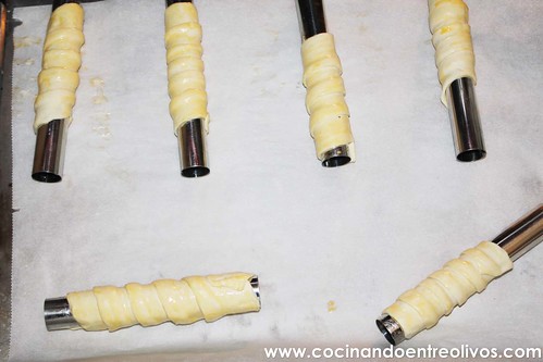 Canutillos rellenos de crema de chirimoya www.cocinandoentreolivos (4)