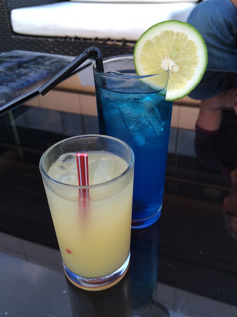 Malibu pineapple & Electric ice tea - White Moon Bar
