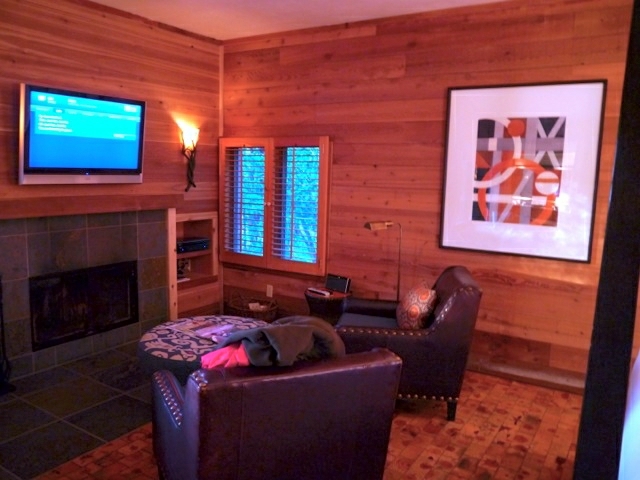 Sitting area with fireplace