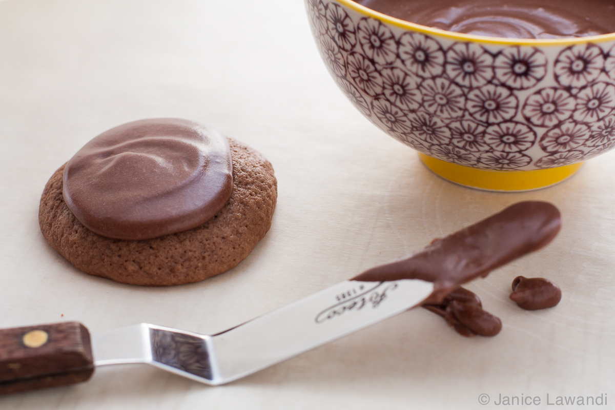 icing chocolate drop cookies | kitchen heals soul