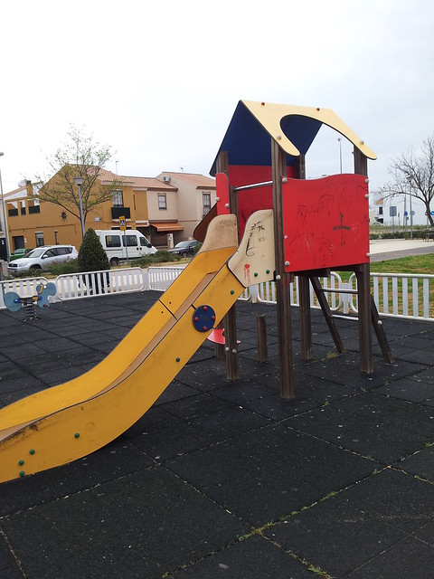 Limpieza y deterioro parques infantiles