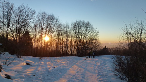 friends sunset snow trekking day fullmoon montebaldo