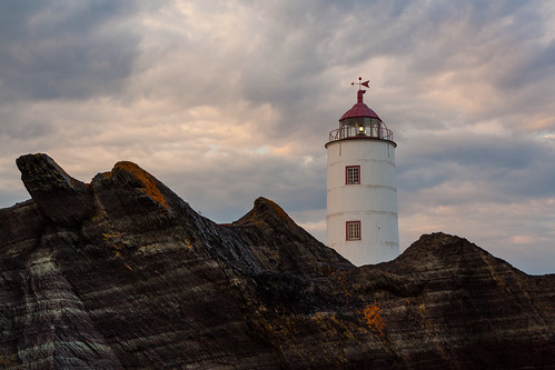 lighthouse landscape rocks ileverte beaconlight