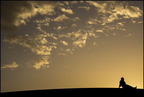 friends sunset man backlight clouds zonsondergang tramonto nuvole desert wolken uomo morocco marocco sanddunes marokko controluce deserto tegenlicht crepuscolo merzouga woestijn ergchebbi dunedisabbia zandduinen meknèstafilalet theperfectphotographer fotoworkshopnl