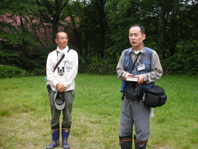 最初のあいさつをされる和田先生と岩見先生．植物と昆虫の組み合わせの観察会は毎年人気が高い．
