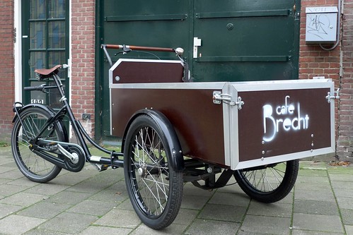 Cafe Brecht Workcycles Bakfiets 1