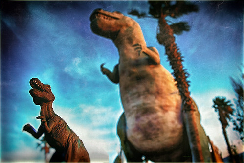 california sky usa toy big nikon funny dino dinosaur small humor run scratches tourist d200 roadside roadsideattraction screaming scratched hdr dinosaurs cabazon hcs riversidecounty lowpov clichesaturday hbmike2000