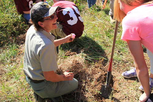 Mitzi Cole of the US Forest Service working with students to plant milkweed