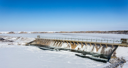 canada water river frozen reservoir alberta bassano bassanodam