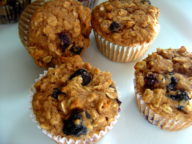 oatmeal blueberry applesauce muffins