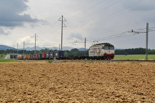 italia trains railways fs alessandria trenitalia ferrovia treni capriatadorba e652056 tc54146