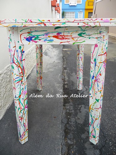 Mesa pintada à mão
