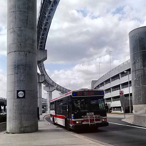 The 192 Airport Rocket departs as the inter-terminal monorail descends #toronto #torontophotos #mississauga #ttc #monorail ##