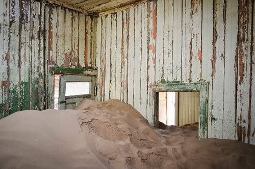 Kolmanskop ghost mining town - Sand invading the old houses
