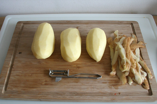 12 - Kartoffeln schälen / Peel potatoes