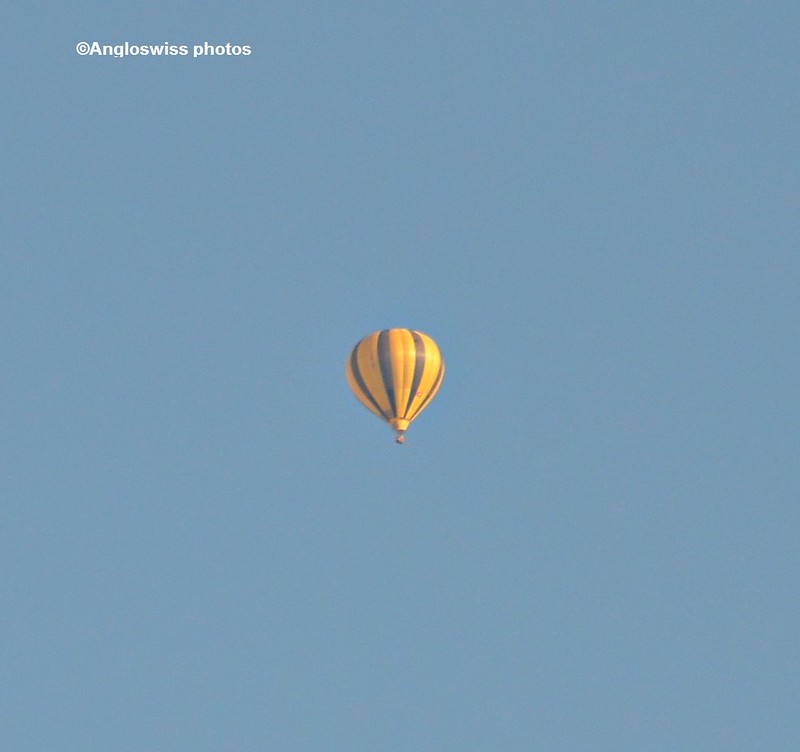 Balloon over Estate, Feldbrunnen