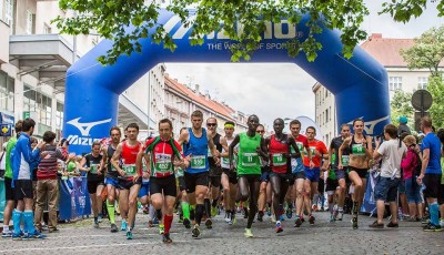 Sekyrová a Hübl nejrychlejšími Čechy na RunTour v Hradci Králové. Vyhrál Keňan Sawe