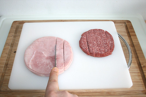 21 - Salami & Schinken zerteilen / Cut salami & ham