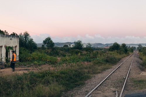 africa sunset 2 people train iso100 rail railway mg f16 april madagascar 2014 trainline moramanga toamasina ••• ef50mmf12lusm ‒1ev ¹⁄₂₅₀secatf16
