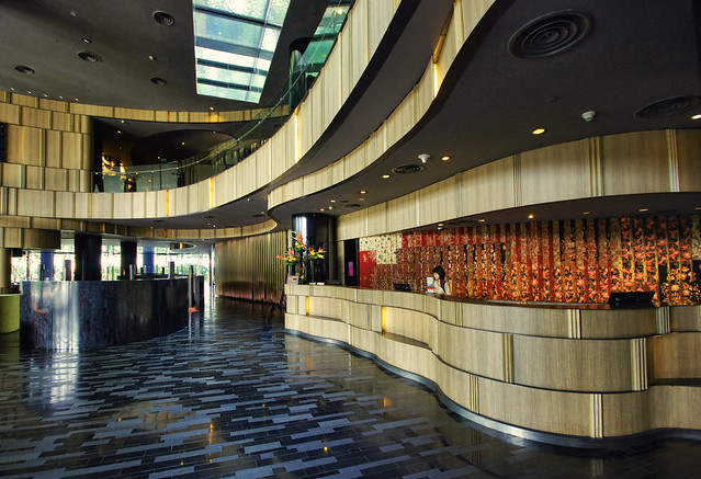 crowne plaza changi airport lobby