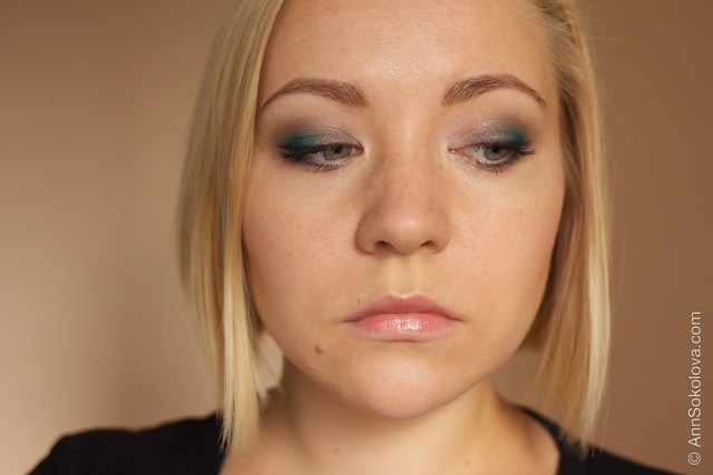 18 Avon True Colour Eyeshadow   Aquamarine Mystery makeup smokey eyes