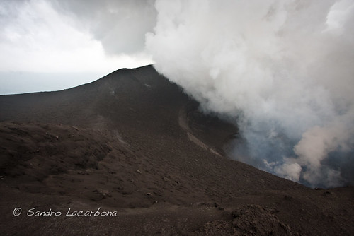 volcano top smoke mount sandro vanuatu tanna yasur tetedechatcom lacarbona