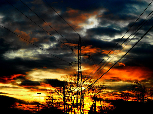 sunset sky españa tree clouds atardecer twilight spain grove dusk pylon cables wires cielo nubes árbol electricity electricidad cantabria anochecer nightfall crepúsculo arboleda piélagos vioño torredealtatensión