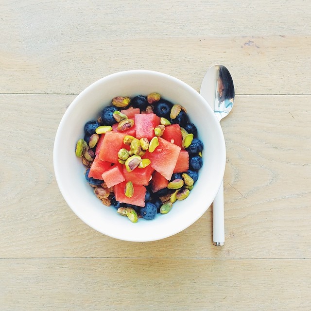 Breakfast fruit salads. Watermelon week: watermelon, blueberries, pistachios, gluten free cereal flakes, almon milk. #instafood #instasalad #feelgood #healthy #healthyfood #saladpride #saladlove #saladjam #salad #vegetarian #vegan #desk #veg #veganfood #v
