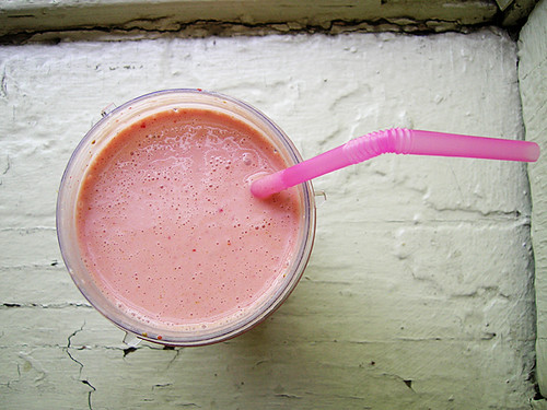 peanut butter strawberry smoothie
