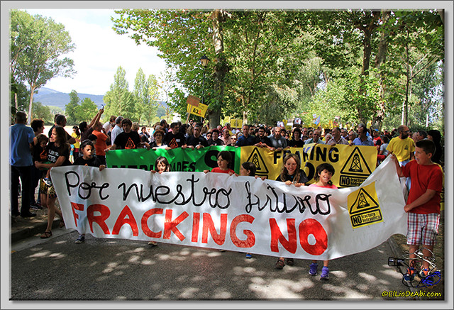 Manifestación en Villarcayo (Burgos) FRACKING NO (2)
