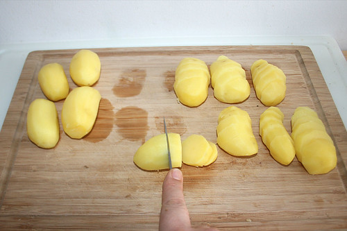 20 - Kartoffeln in Scheiben schneiden / Cut potatoes in slices