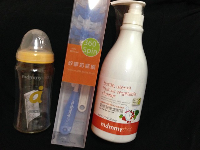 mammyshop媽咪小站的240ml寬口玻璃奶瓶、矽膠奶瓶刷、奶瓶蔬果清潔劑