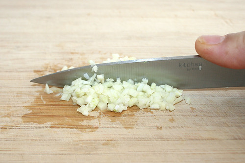 14 - Knoblauch zerkleinern / Mince garlic