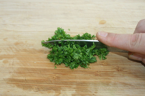 21 - Petersilie zerteilen / Mince parsley
