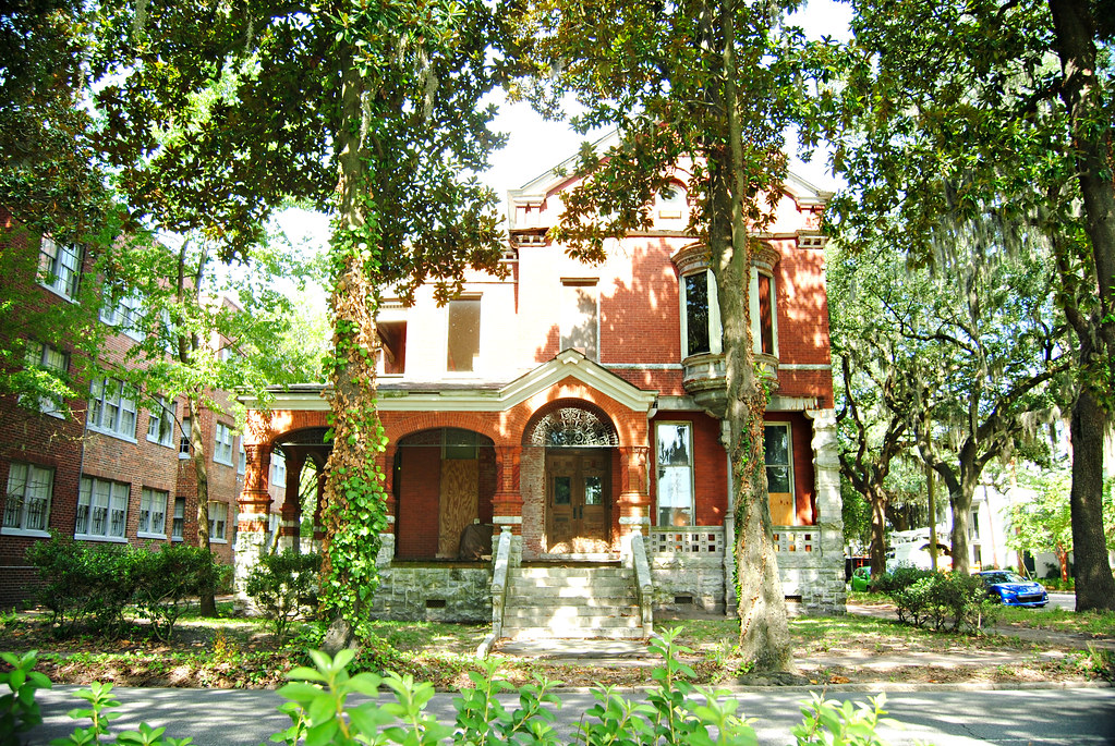 Abandoned home across from Forsyth Park