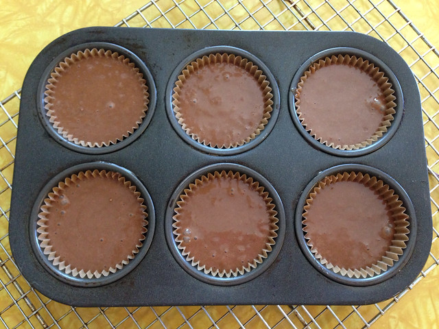 Oreo Surprise Cupcakes (vegan)